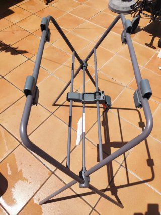 Bañera de bebé Stokke con soportes y en sus cajas