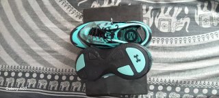 Zapatillas Under Armour Negras y Turquesa