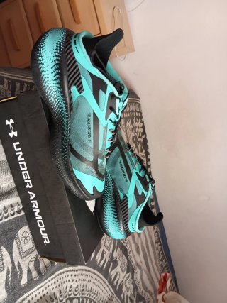 Zapatillas Under Armour Negras y Turquesa