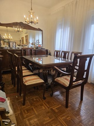 Mesa extensible de madera y cristal