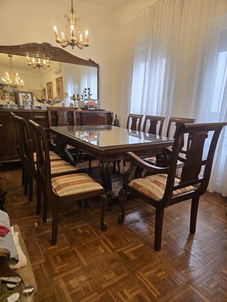 Mesa extensible de madera y cristal