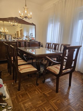 Mesa extensible de madera y cristal