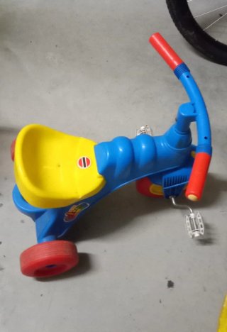 Triciclo correpasillos infantil