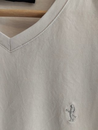 Camiseta Polo Club blanca cuello pico