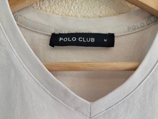 Camiseta Polo Club blanca cuello pico