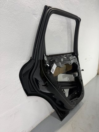 Puerta trasera izquierda VW Touareg 2010-2018 7P0833311