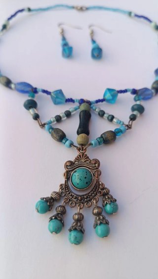 Conjunto bohemio de  collar y pendientes