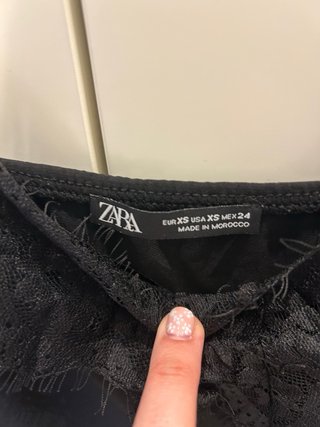 Top encaje Zara negro