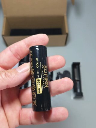 Linterna de buceo Sofirn SD06 + Batería y cargador