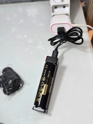 Linterna de buceo Sofirn SD06 + Batería y cargador
