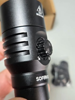 Linterna de buceo Sofirn SD06 + Batería y cargador