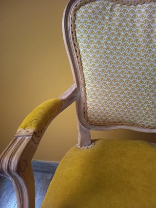 Sillón madera decapada y tapizado Dos a 100 euros