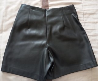 Falda pantalón efecto piel negra