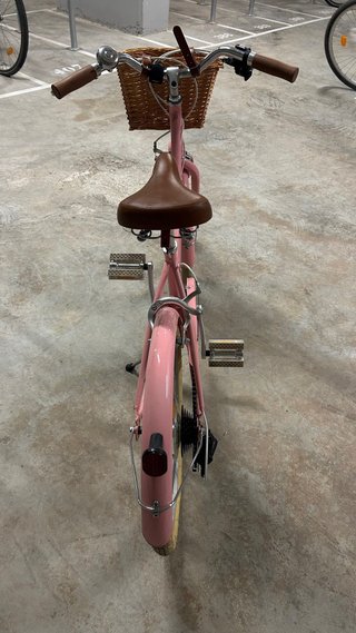 Bicicleta rosa niña con cesta