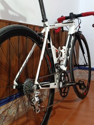 Bicicleta de carretera MMR carbono