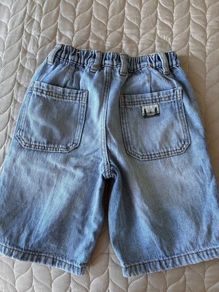 Pantalones cortos niño grises y vaqueros