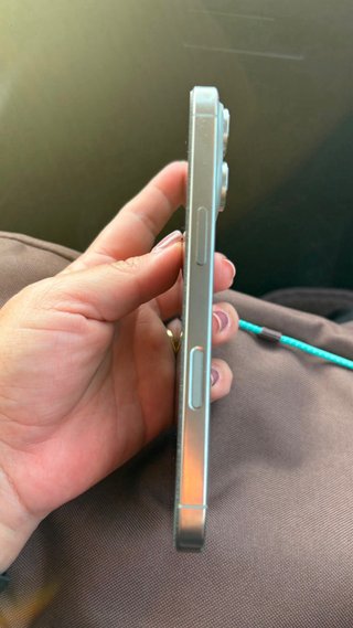 iPhone 16 Pro dorado - Excelente Estado