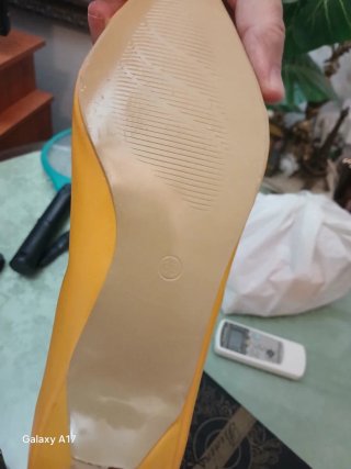 Zapatos de tacón bajo amarillos Bellucci