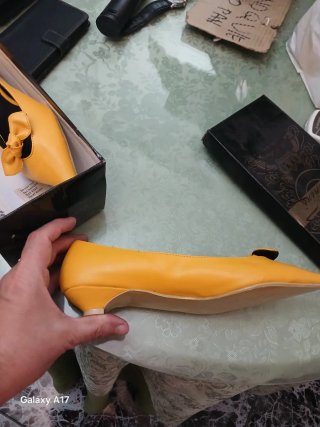 Zapatos de tacón bajo amarillos Bellucci