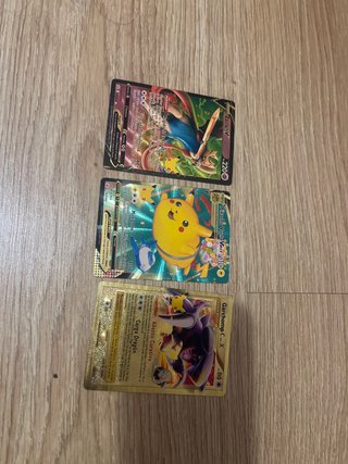 Cartas Pokémon Doradas Zacian V, Pikachu V, Garcho