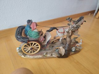 Pareja ancianos en carruaje Capodimonte