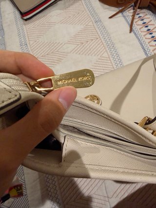 Bolso Michael Kors Beige y Dorado
