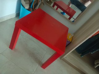 Mesa Lack cuadrada Ikea roja