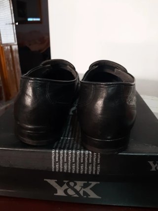 Zapatos de vestir Y&K negros REBAJADOS.