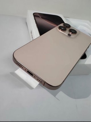 iPhone 16 Pro Desert Titanio