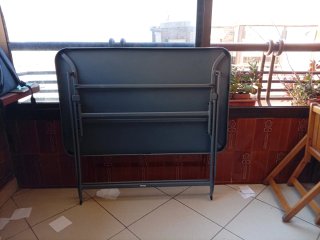 Mesa de cristal y metal
