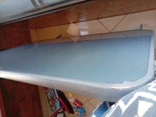 Mesa de cristal y metal