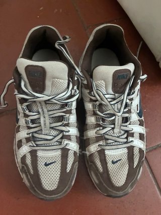 Scarpe Nike 35.5 marroni e bianche