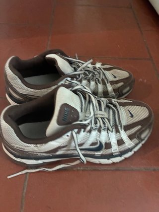 Scarpe Nike 35.5 marroni e bianche