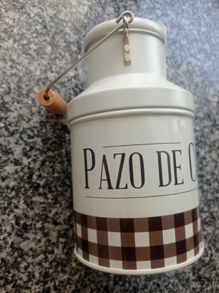 Lechera metalica Pazo de Coruxo vacia