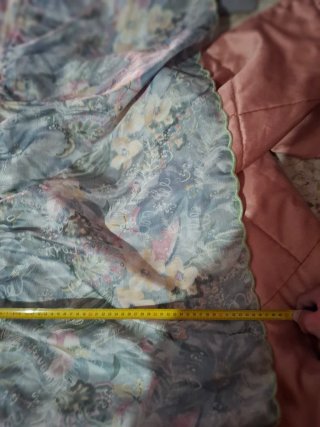 Colcha floral con volantes