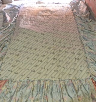 Colcha floral con volantes