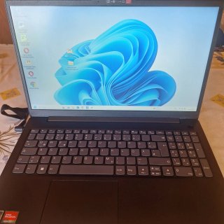 Portátil Lenovo Ryzen 5 7520 U 16GB RAM, 1TB