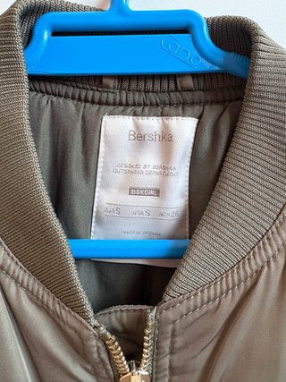 Chaqueta Bomber Bershka Verde Militar Talla S