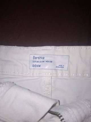 Falda vaquera blanca desgastada