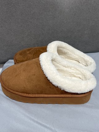 Pantuflas UGG Marrones  Sin Usar