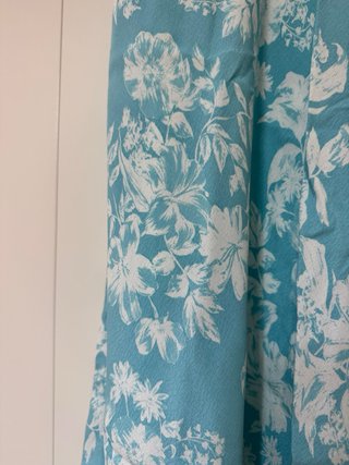 Falda midi floral Mango azul y blanco