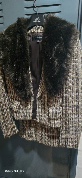 Chaqueta Zara Tweed con Cuello Pelo