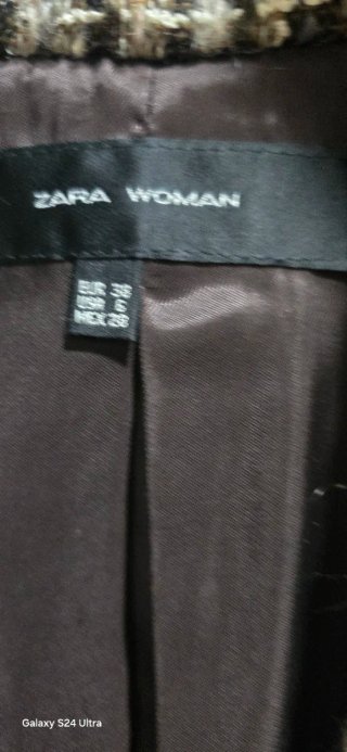 Chaqueta Zara Tweed con Cuello Pelo
