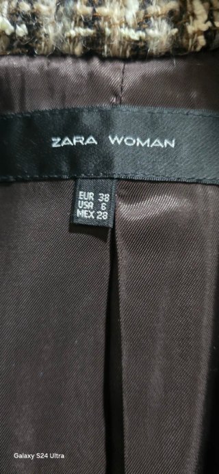 Chaqueta Zara Tweed con Cuello Pelo