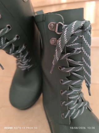 Botas de agua verdes con cordones