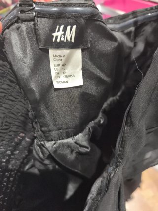 Vestido fiesta H&M corto volantes negro 42