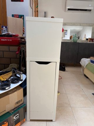 Cabecero Ikea blanco con estante verde