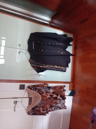 Conjunto mujer negro y dorado