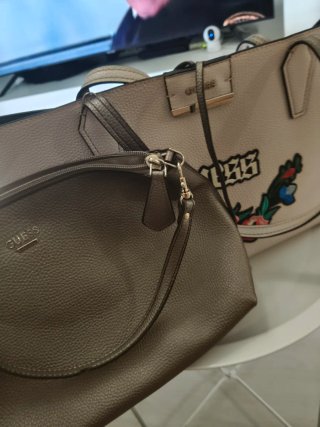 Bolso Guess con Flores Bordadas
