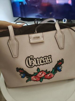 Bolso Guess con Flores Bordadas